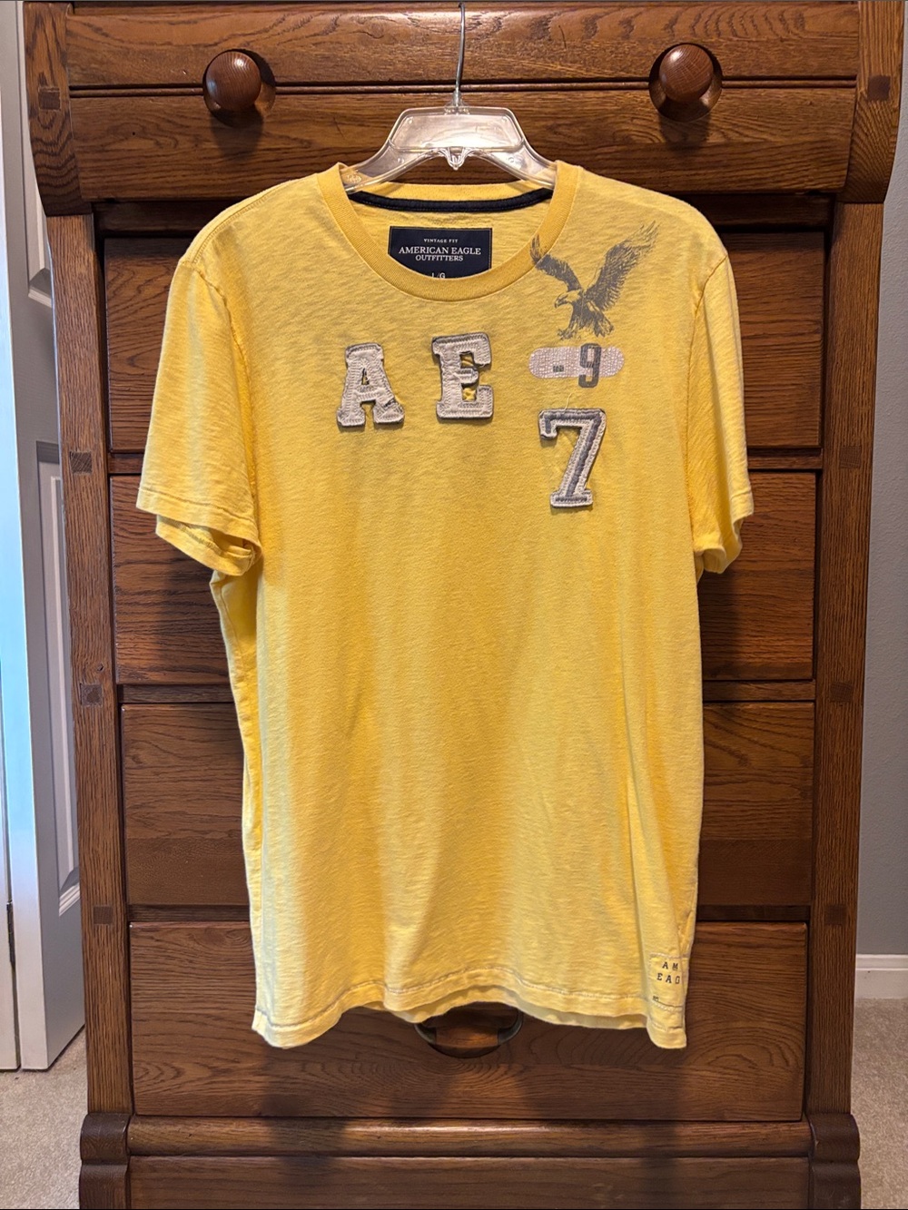 American Eagle Outfitters Graphic AE 7 Patch Short Sleeve Tee Yellow Size Large